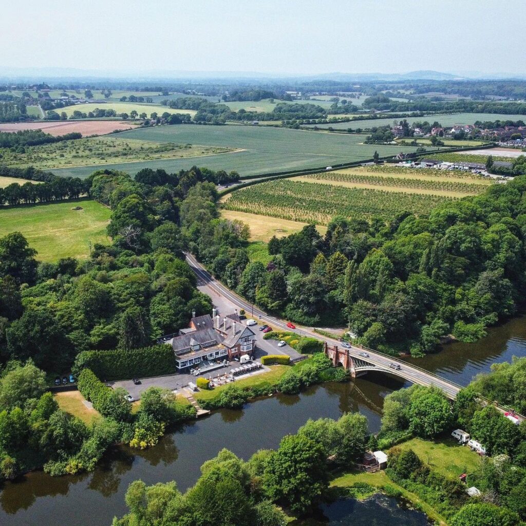 Holt Fleet Riverside Wedding Venue